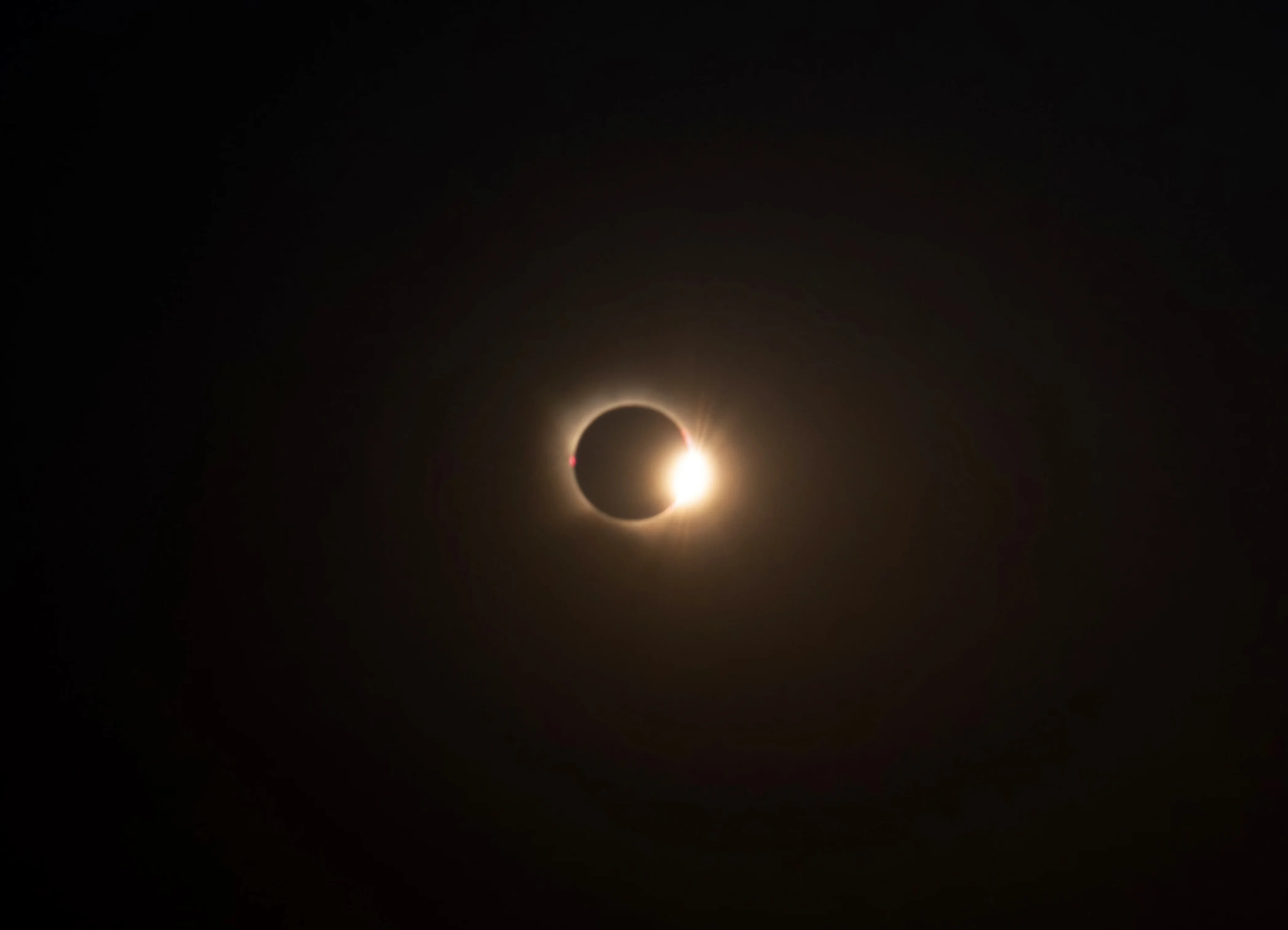Anello di diamante alla fine della totalità