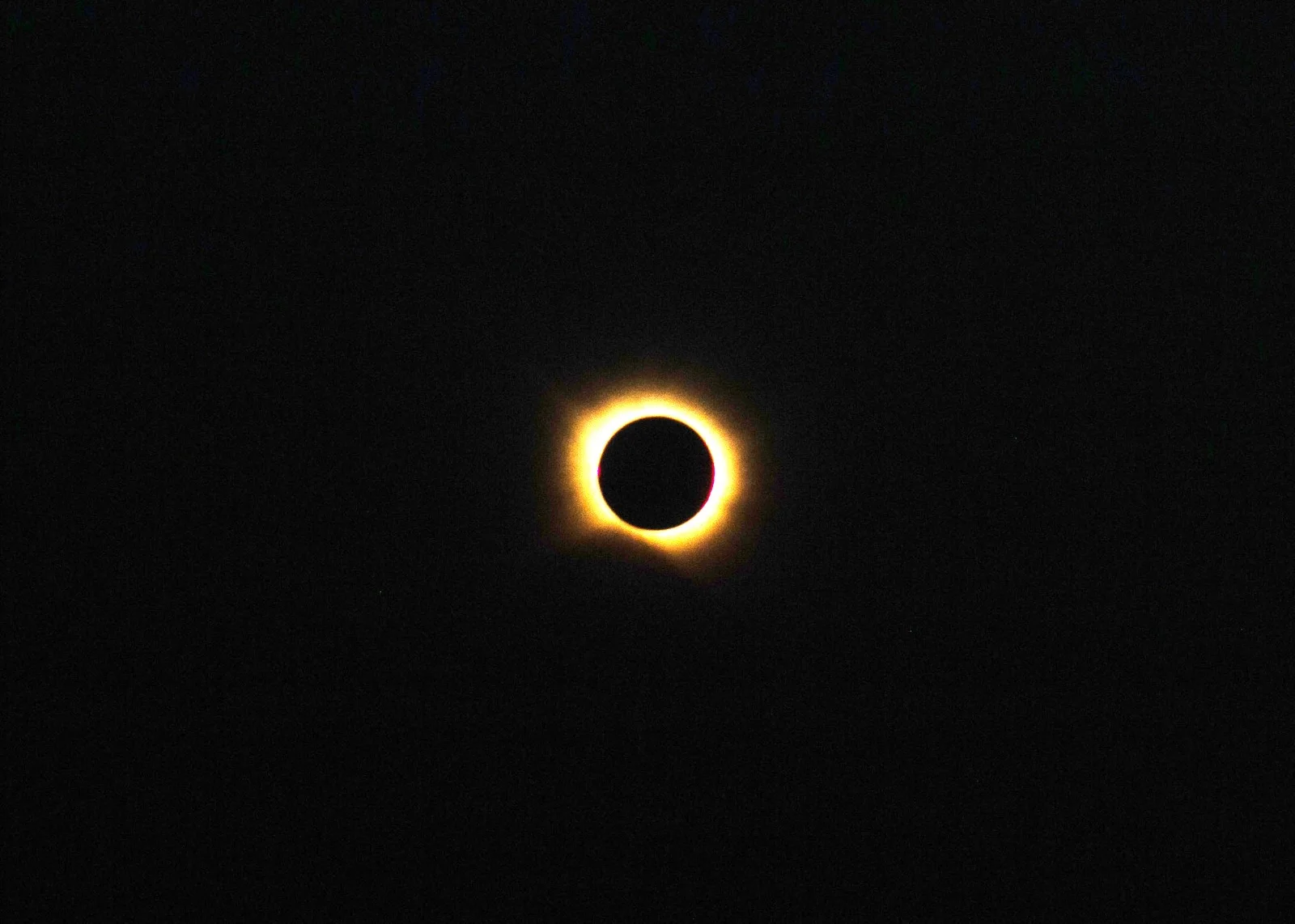 Corona solare durante la totalità dell'eclisse