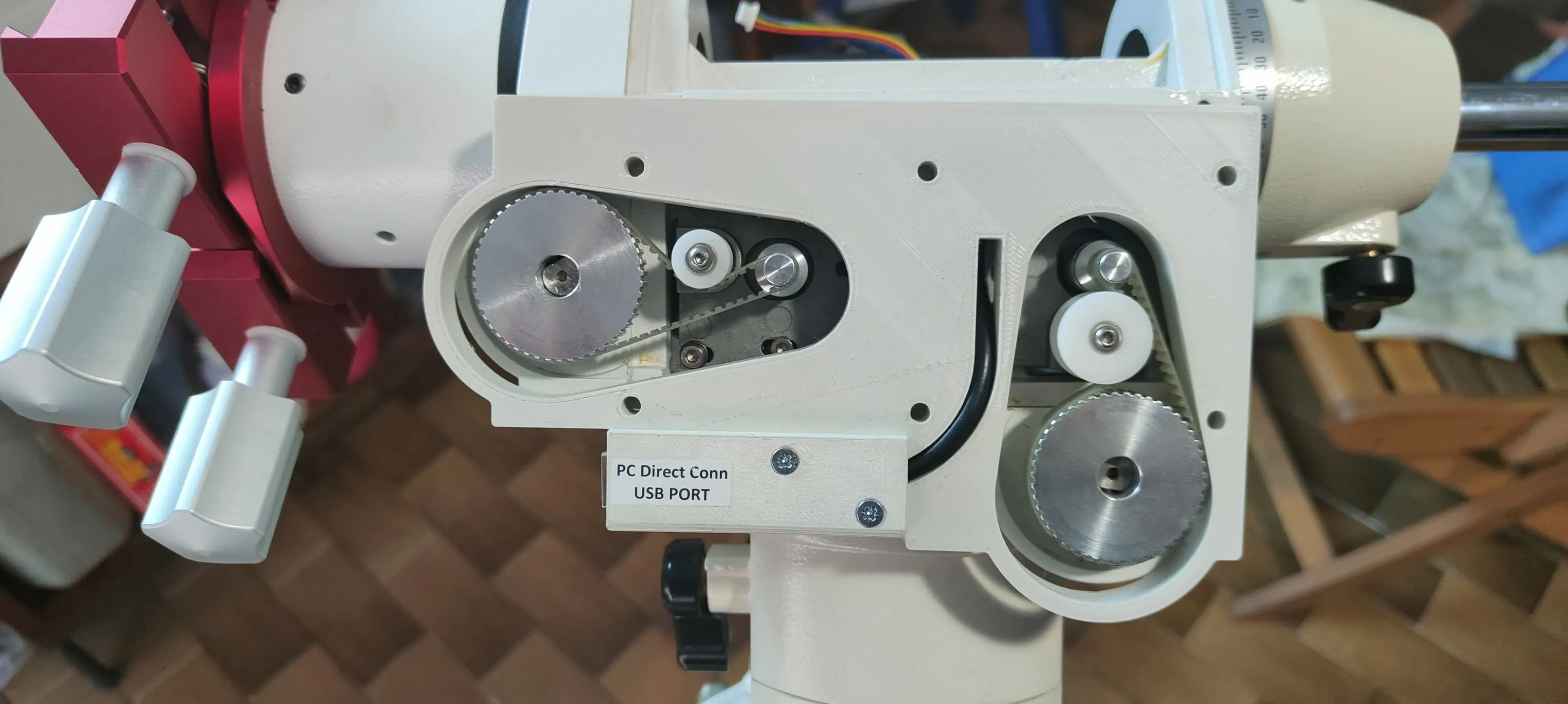 Spaziatore installato sulla HEQ-5 Pro con il cavetto instradato verso il pannello frontale