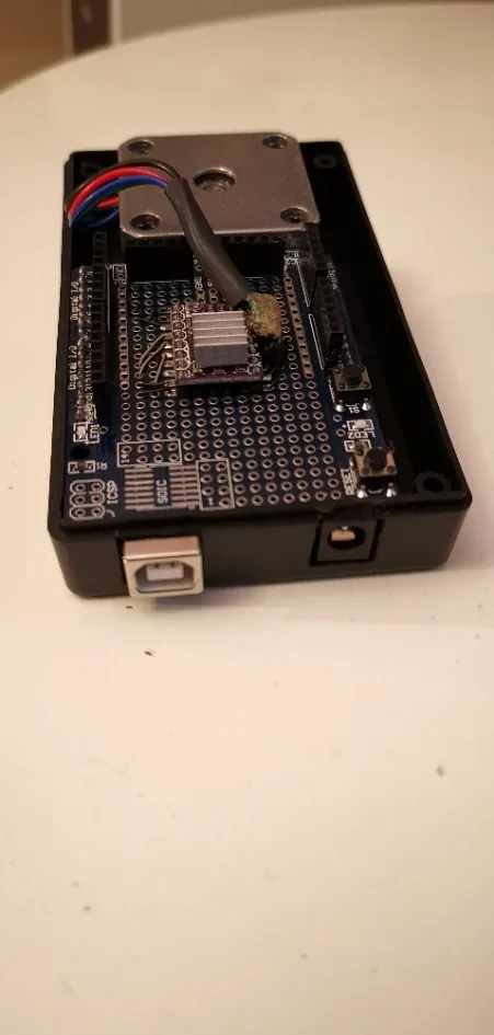 Arduino e driver del motore montati nella scatola
