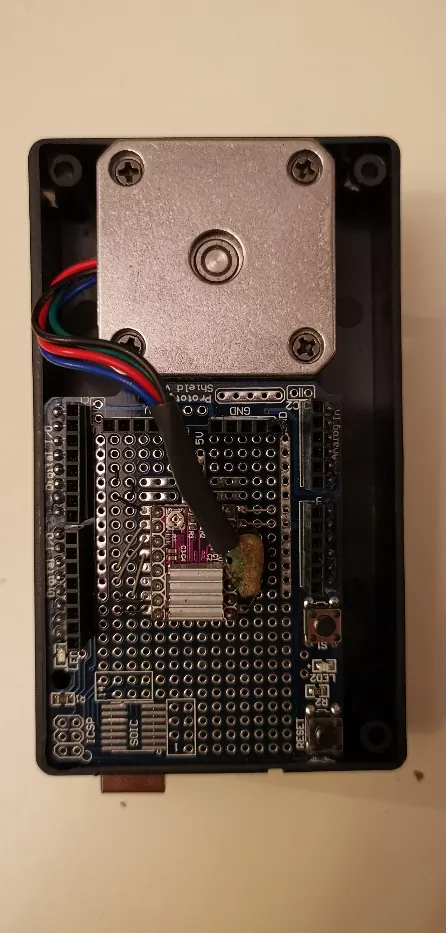 Vista dall'alto del motore e della basetta Arduino